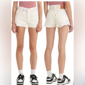 Levi’s 501 cream shorts